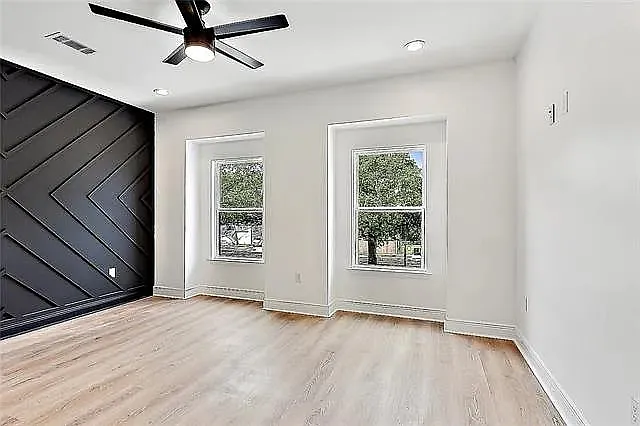 2427 Franklin Ave — Photo 10