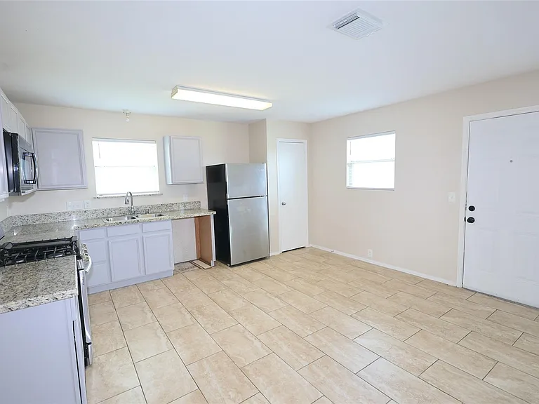 3203 Becker Glen St — Photo 6