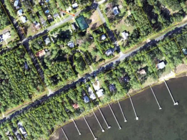 2528 Florida Ave, Carrabelle, FL 32322