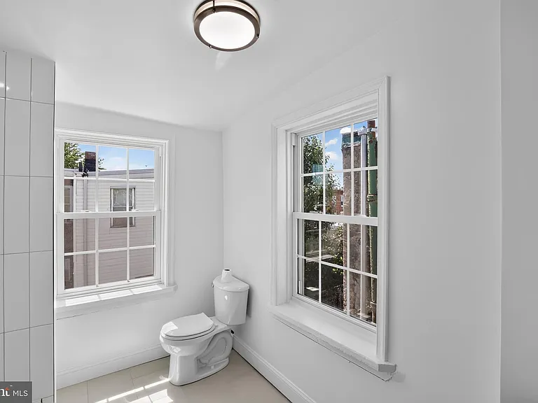 3053 Janney St — Photo 7