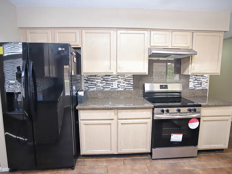 842 N Naples Dr — Photo 19
