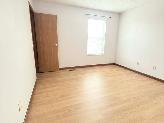 3rd image of 2207 Teardrop Ave #D