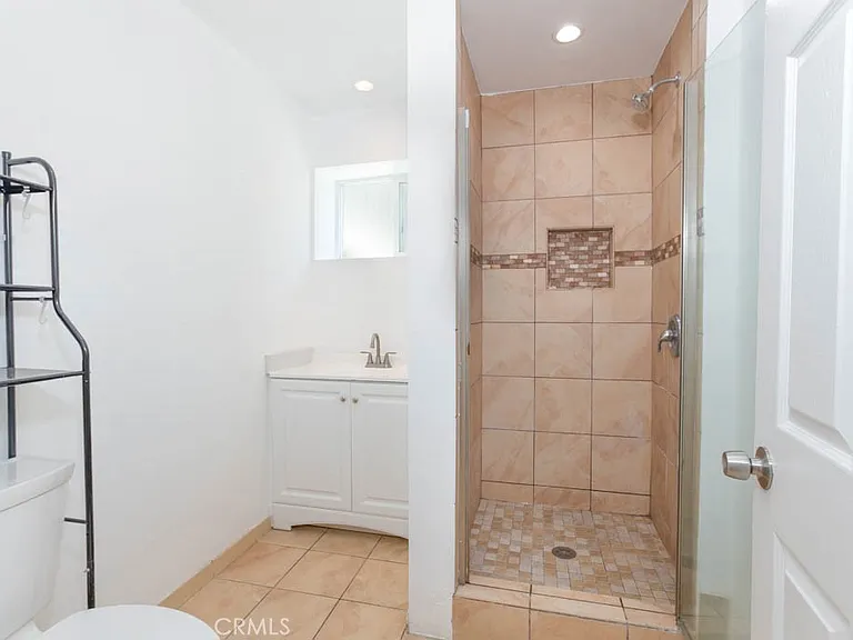 1059 1/2 Buelah Ave — Photo 6