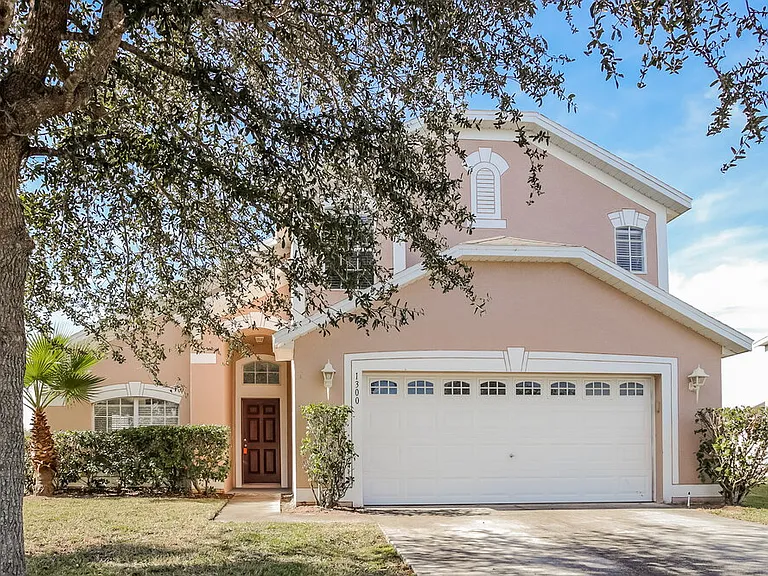 1300 Creekview Ct — Photo 1