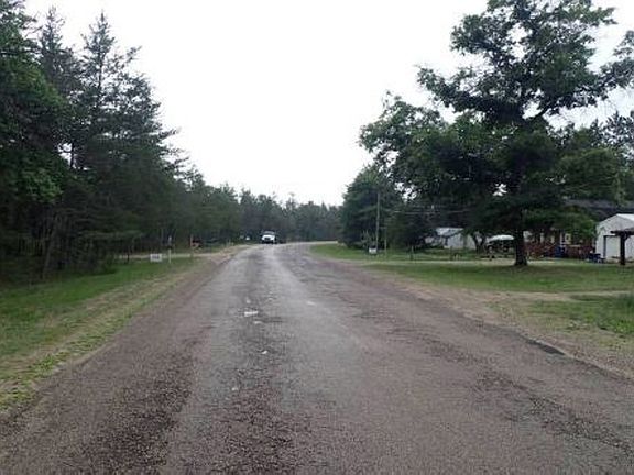 Exterior Neighborhood (street photo)