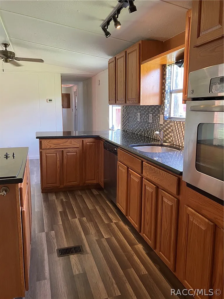2 bed, 672 sqft, $1,100 — Photo 4