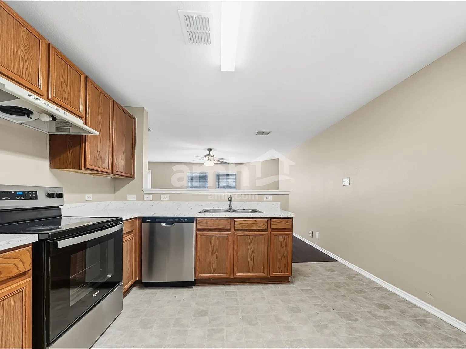 4 bed, 2.0 bath, 1956 sqft, $2,200 — Photo 4
