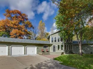 883 Connor Ct, Saint Paul, MN 55109