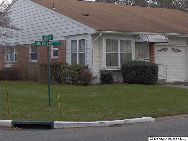 2nd image of 127 Hudson Parkway #A
