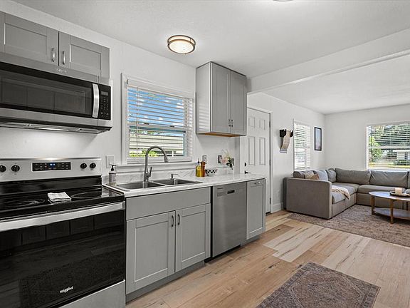 3rd image of 204 6th Ave NW