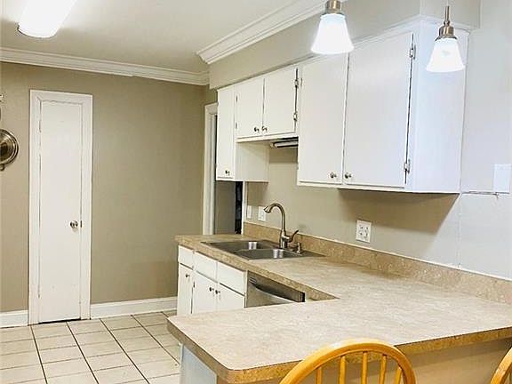5th image of 905 Belmont Pl