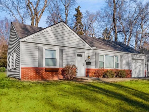 7576 Rainbow Dr, Prairie Village, KS 66208