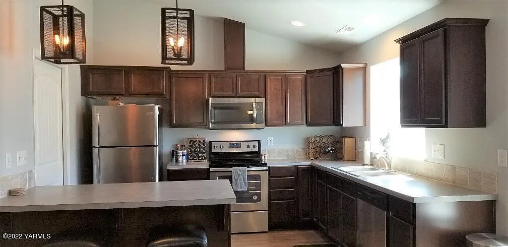 3 bed, 1449 sqft, $2,250 — Photo 4