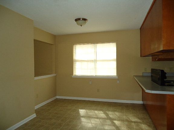 4th image of 2536 Forrestwood Dr