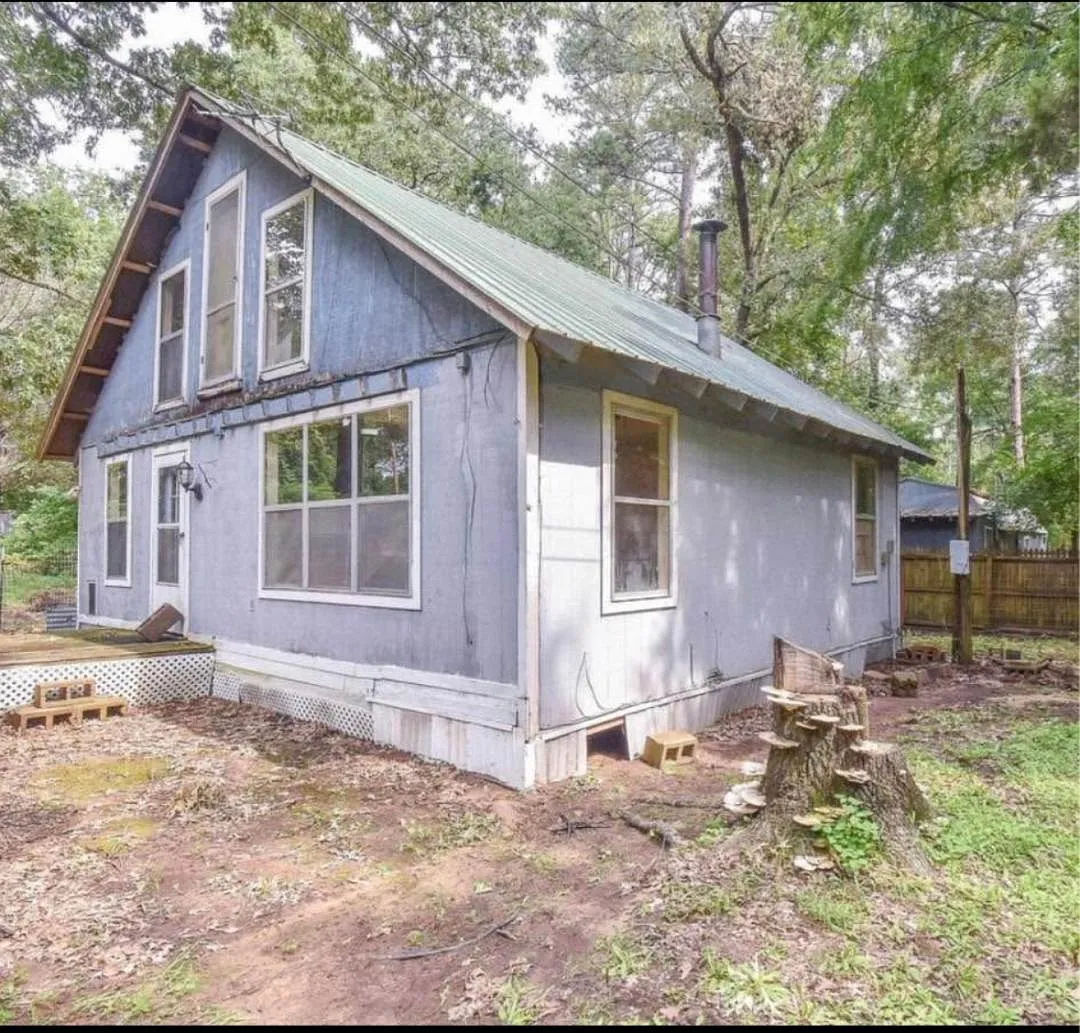 134 Woodlark St — Photo 2