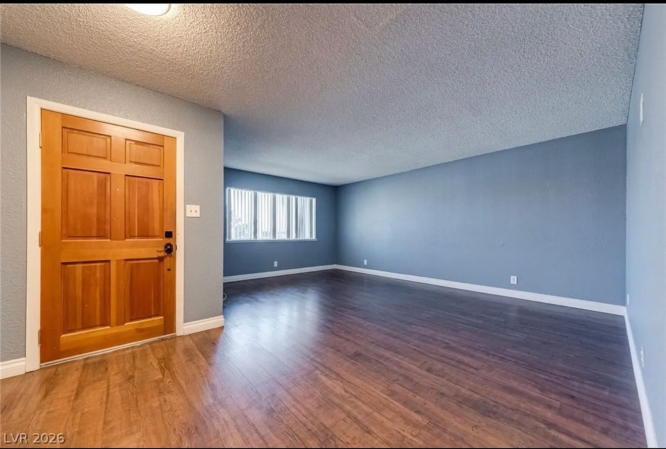 4 bed, 1895 sqft, $3,000 — Photo 2