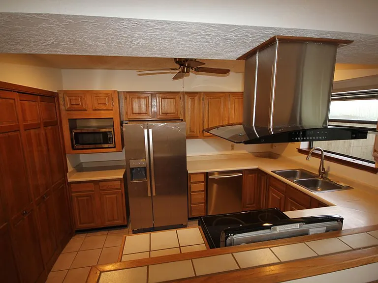 460 Oppenheimer Dr — Photo 20