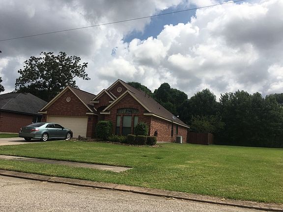 3rd image of 430 Forest Oaks Ln