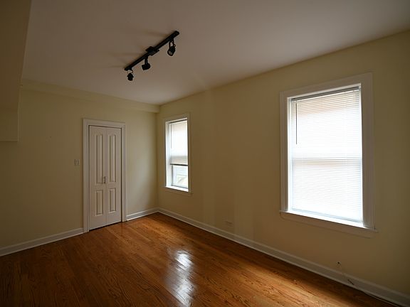 5th image of 2742 W Granville Ave #1