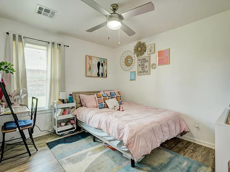 1520 N Market Ave — Photo 26