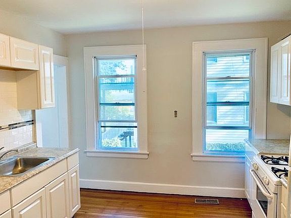 2nd image of 476 Gurdon St Floor 1