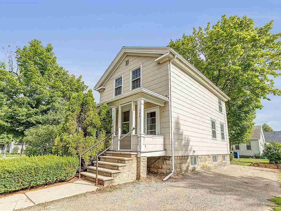 1st image of 1068 Shawano Ave