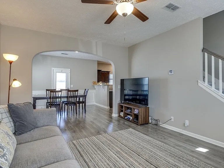 2110 Oak Dr — Photo 9