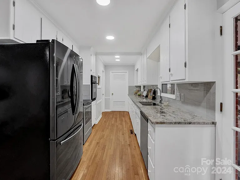 846 S Magnolia St — Photo 12