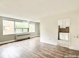 6 Kings Point Dr #8, Toronto, ON M8Y 1Z4