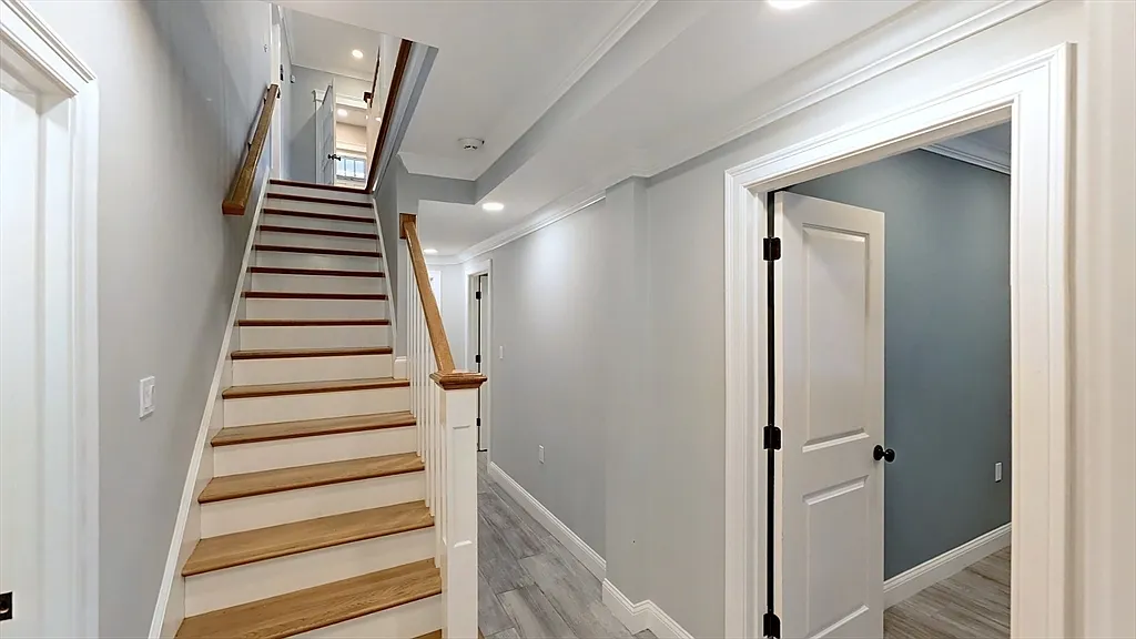 5 bed, 3.5 bath, 2488 sqft, $8,500 — Photo 4