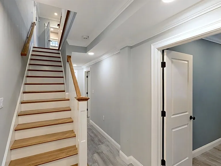 125 Westbourne Ter #1 — Photo 4
