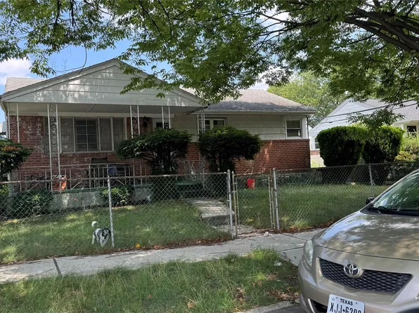 12161 238 Street Street, Rosedale, NY 11422