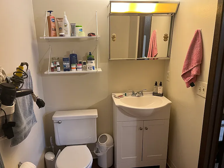 204 E Norwich Ave #J — Photo 4