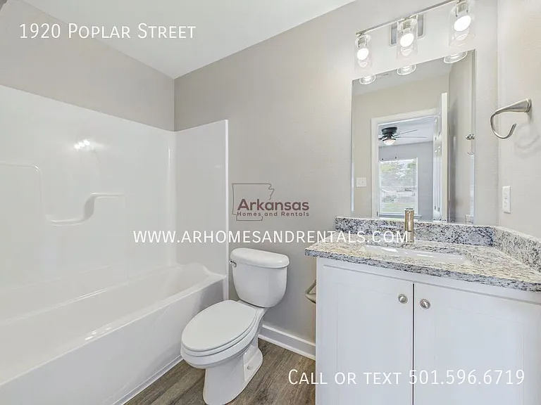 1920 N Poplar St — Photo 7