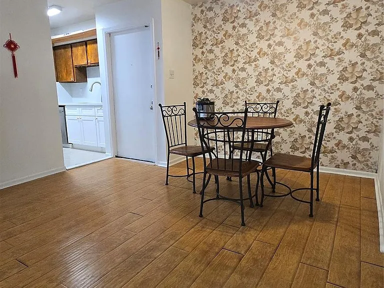 8427 Hearth Dr #4 — Photo 7