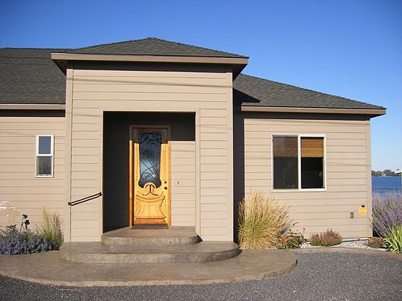 2nd image of 2513 Westshore Dr NE