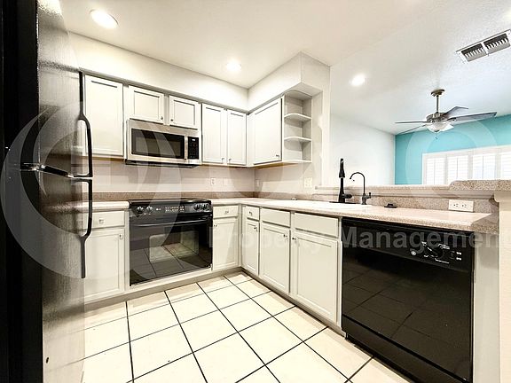 3rd image of 1716 W Cortez St #244