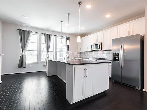 5th image of 3108 Roseland Terrace Ln
