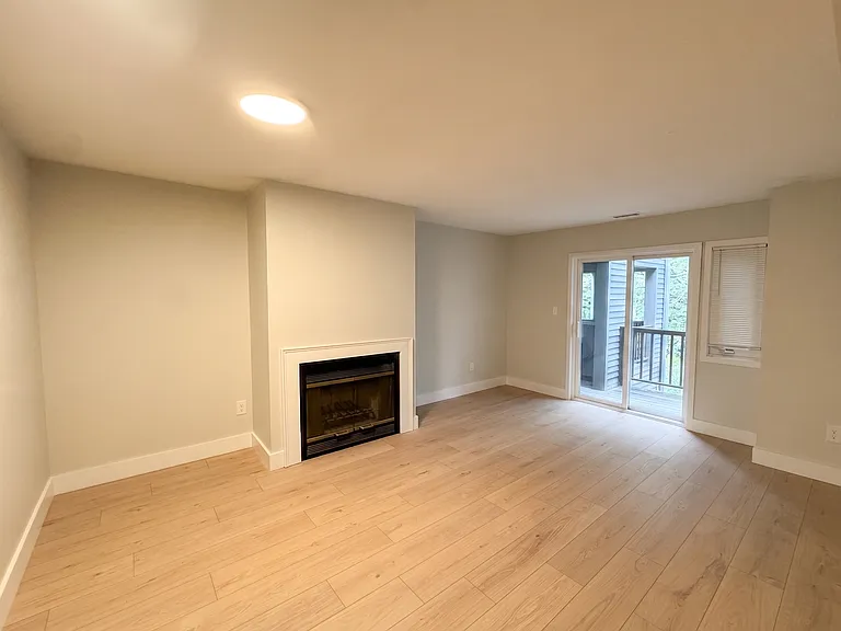 Huge living room with fireplace (1/2).