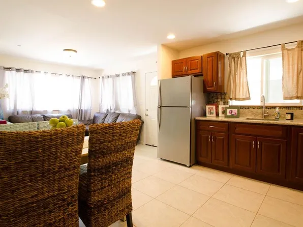 1625 Frog Ln #C, Honolulu, HI 96817