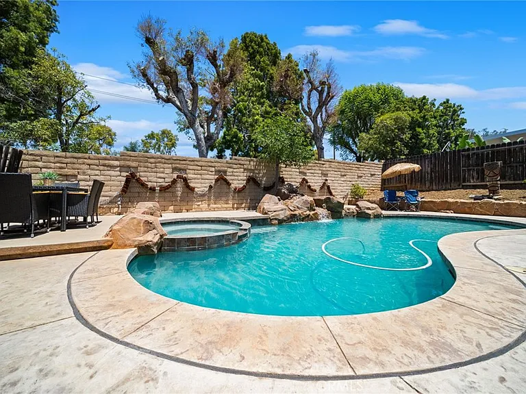 731 Langer Dr — Photo 4