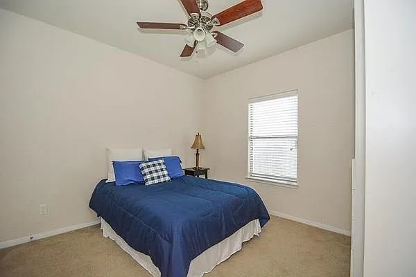 623 W Newport Bnd — Photo 17