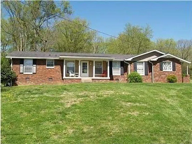 231 Riverwood Dr — Photo 2