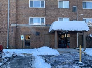 2301 Beau Monde Ln APT 104, Lisle, IL 60532