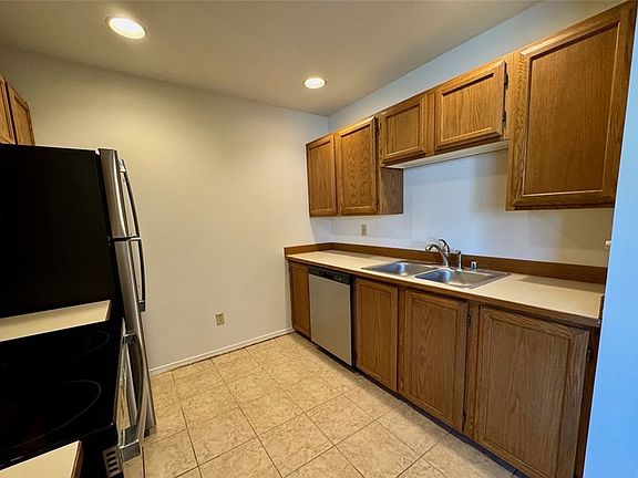 2nd image of 209 E 18th Ave APT 7
