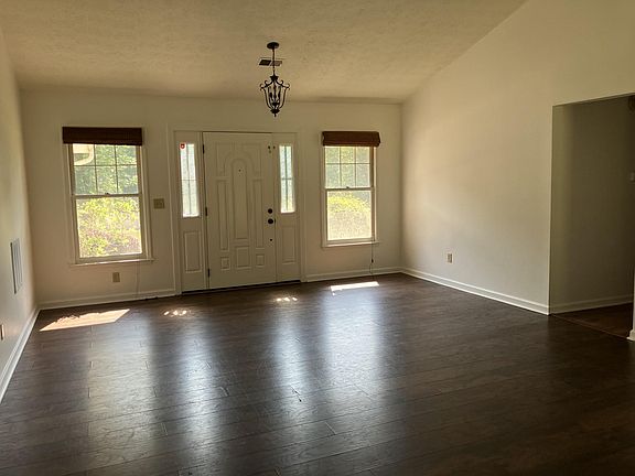 3rd image of 204 Silverwood Way
