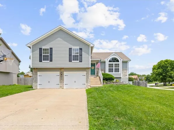 1300 SE Princeton Dr, Lees Summit, MO 64081