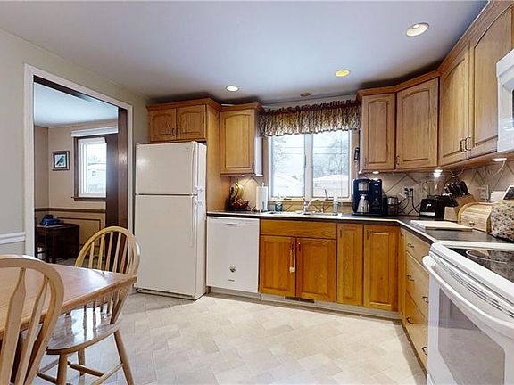 2nd image of 103 Steven Dr