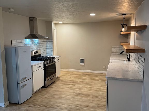 4th image of 14510 E 16th Ave #1