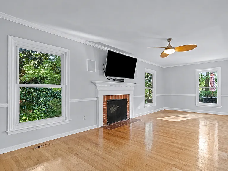 508 Piney Point Rd — Photo 7